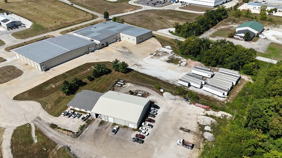 More Photos Of 1011 Industrial Ct, Moscow Mills Warehouse For Lease