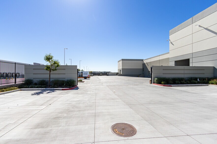 More Photos Of 14280 Rebecca St, Moreno Valley Service For Lease
