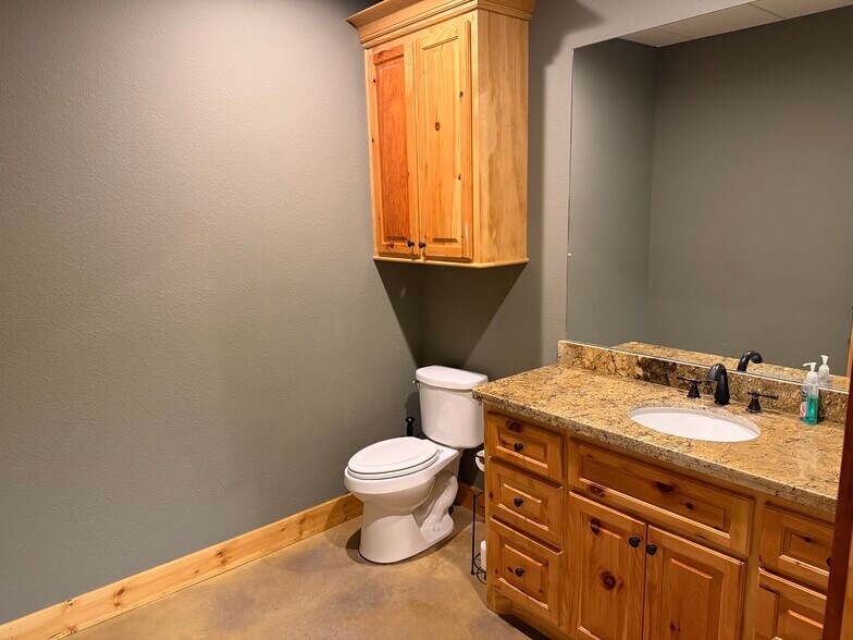 More Photos Of 1274 Blake Rd, Conroe Office For Lease