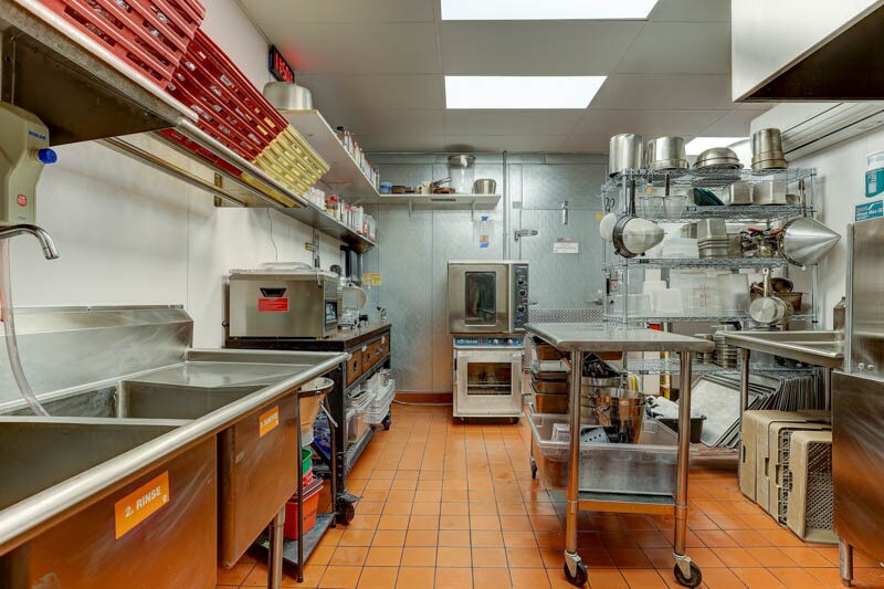 More Photos Of 638 SW 6th St, Redmond Restaurant For Sale
