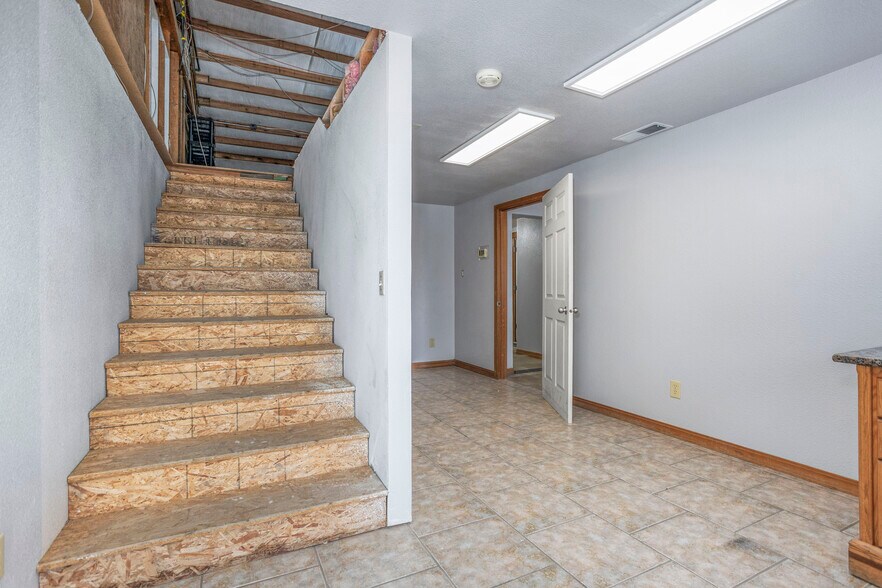 More Photos Of 2331 W A St, Pasco Distribution For Lease