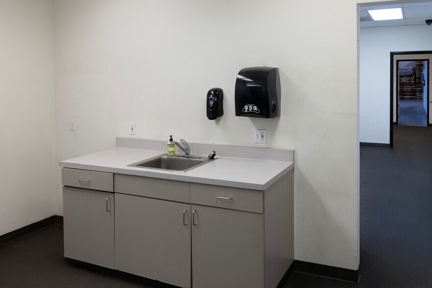 More Photos Of 1400 Pacific Ave, Oxnard Manufacturing For Lease