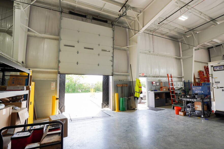 More Photos Of 4585 Cornell Rd, Blue Ash Manufacturing For Lease