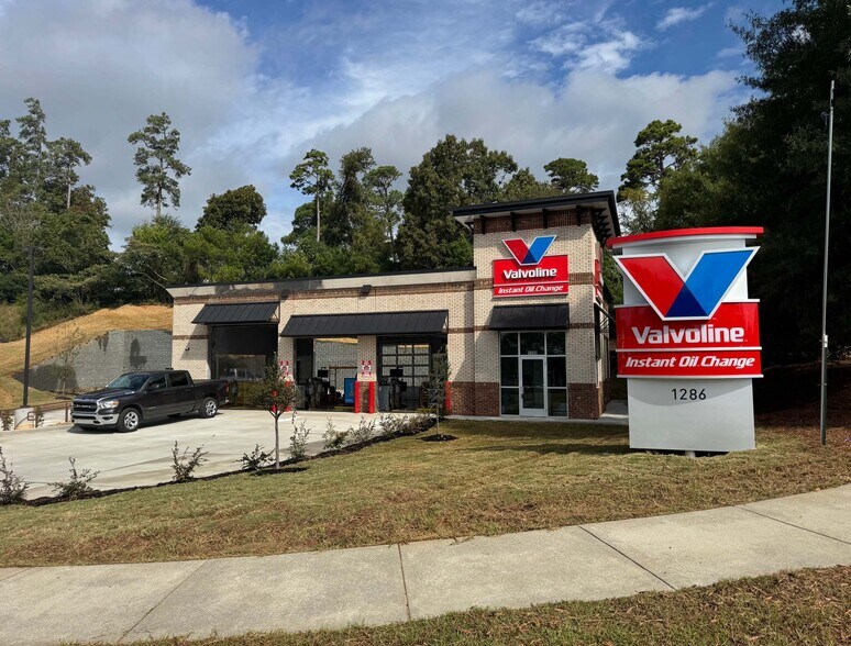 Primary Photo Of 16306 US 441, Alachua Auto Repair For Sale