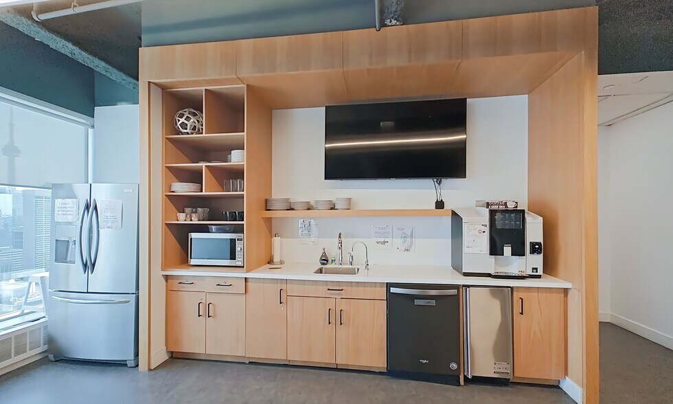 More Photos Of 1 Dundas St W, Toronto Coworking Space
