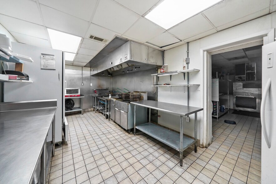 More Photos Of 371 Navaho Trl, Onalaska Restaurant For Lease