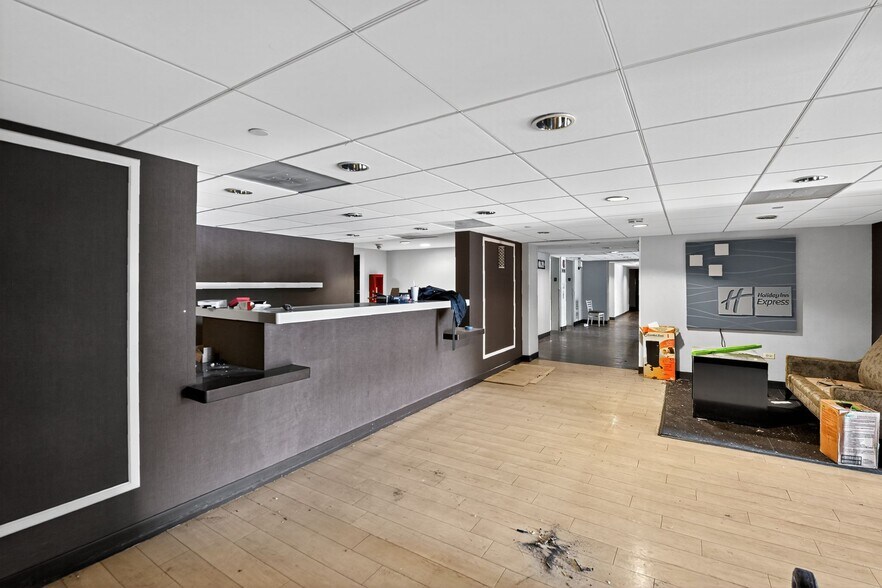More Photos Of 1550 E Dundee Rd, Palatine Hotel For Sale