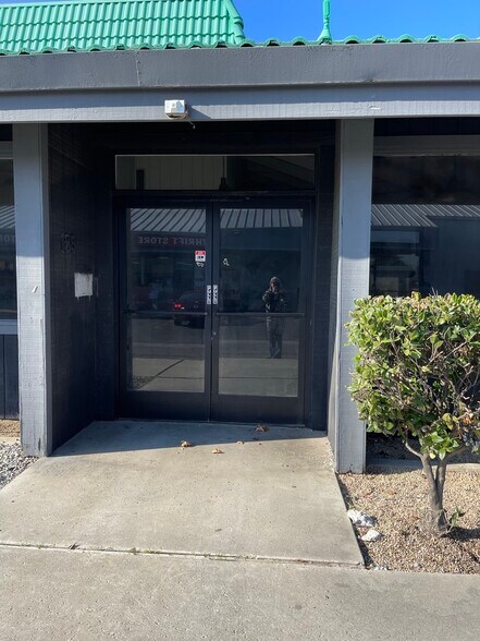 More Photos Of 125 Shaw Ave, Clovis Freestanding For Sale