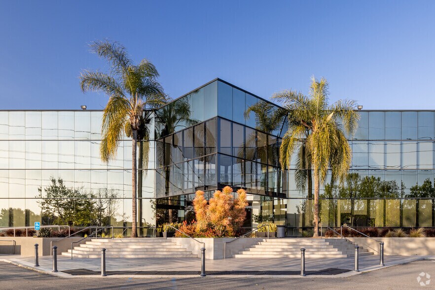 More Photos Of 1821 E Dyer Rd, Santa Ana Office For Lease
