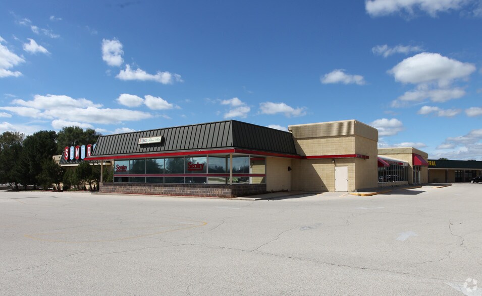 More Photos Of 831-937 Greenridge Ct, Mukwonago Unknown For Lease