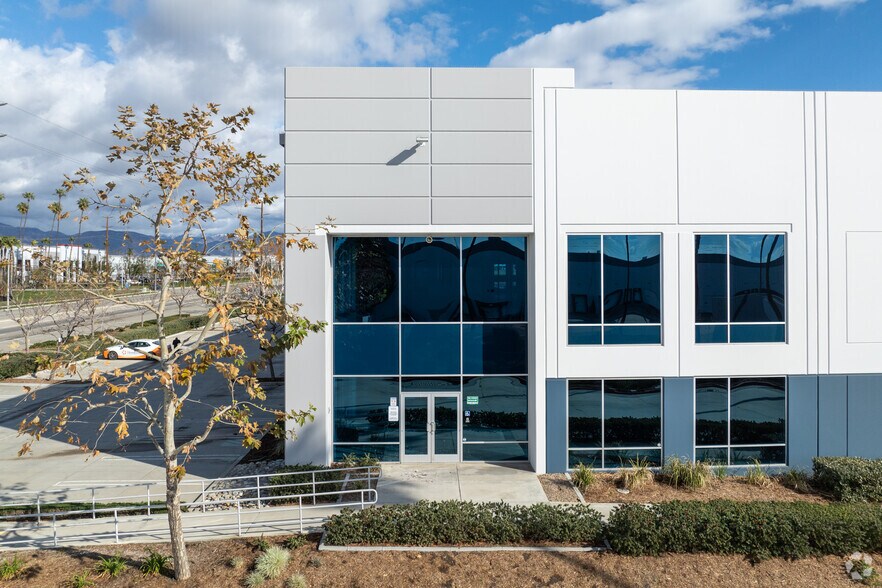 More Photos Of 26871 San Bernardino Ave, Redlands Distribution For Lease