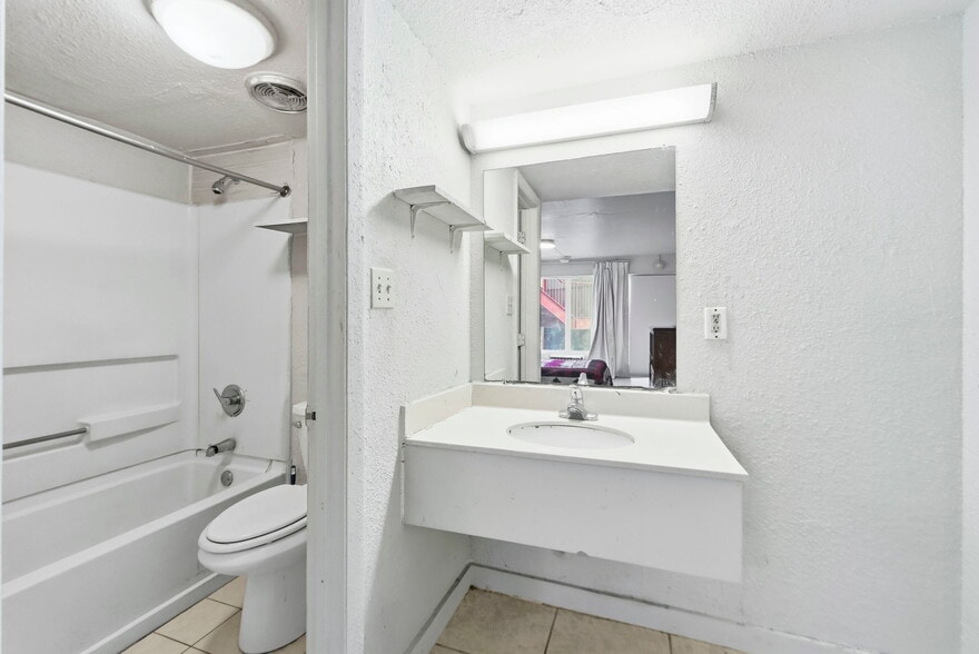 More Photos Of 3527 W Coliseum Blvd, Fort Wayne Hotel For Sale