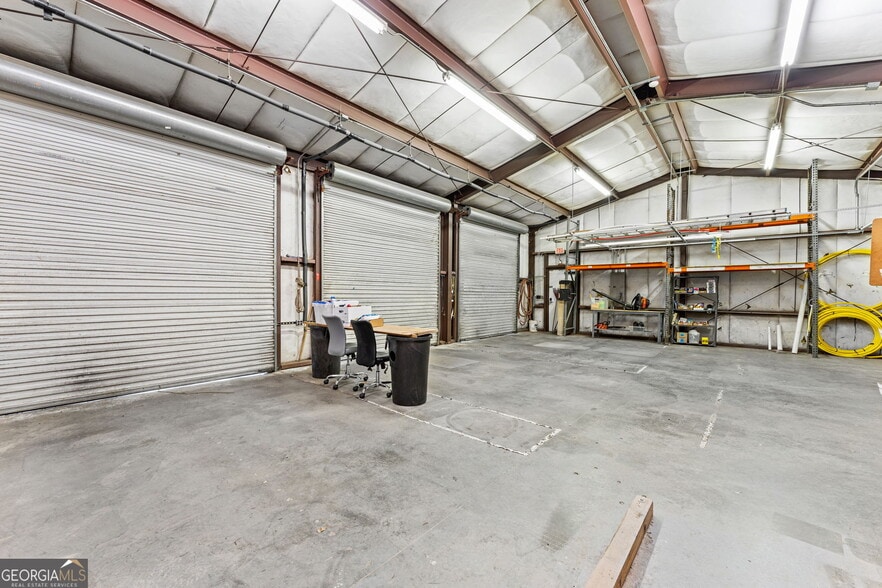 More Photos Of 12 Tower Pl, Newnan Service For Lease