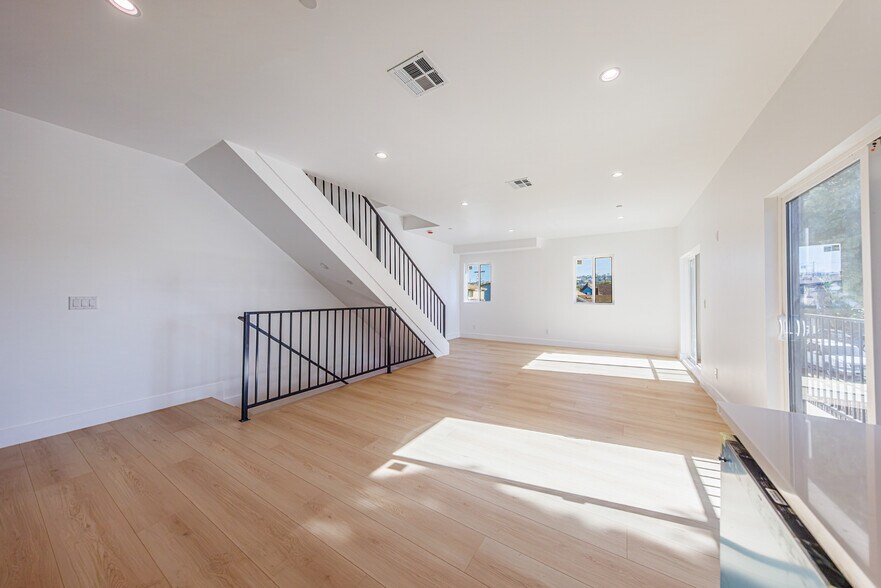 More Photos Of 2938 S Sycamore Ave, Los Angeles Apartments For Sale