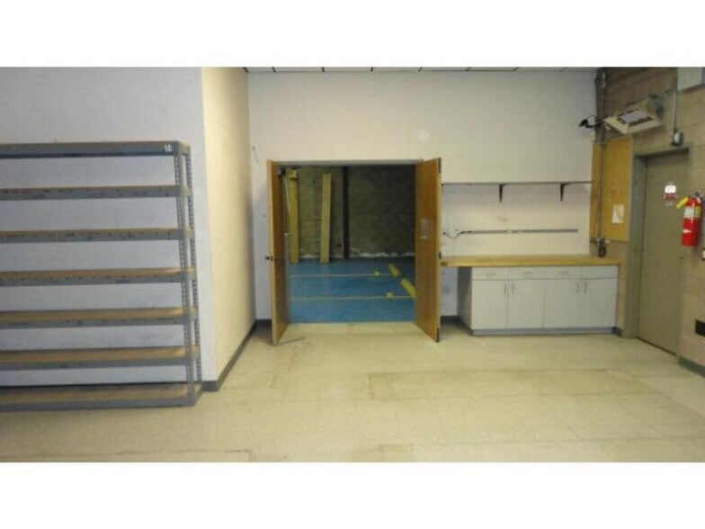 More Photos Of 1009 S Claremont St, San Mateo Showroom For Lease