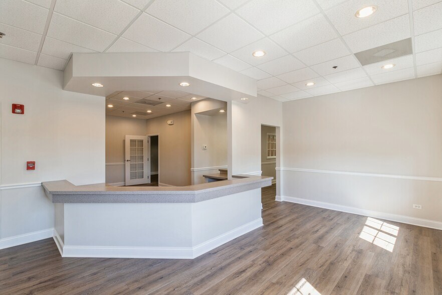 More Photos Of 6475 Washington St, Gurnee Office For Sale