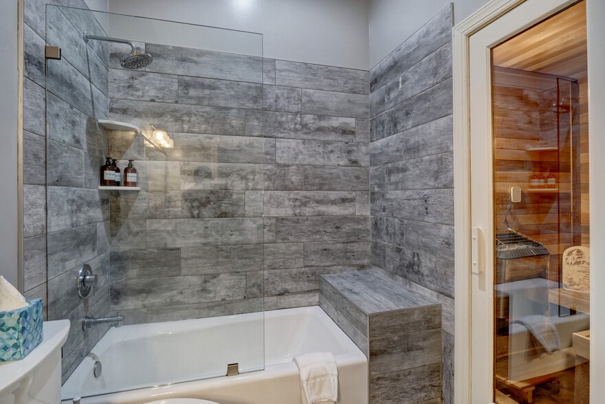 More Photos Of 271 N Front St, Wilmington General Retail For Lease