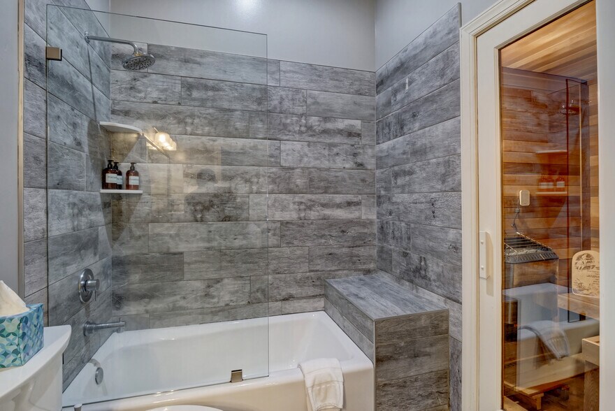 More Photos Of 271 N Front St, Wilmington General Retail For Sale