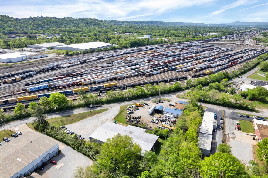 More Photos Of 2450 Riverside Drive, Chattanooga Warehouse For Sale