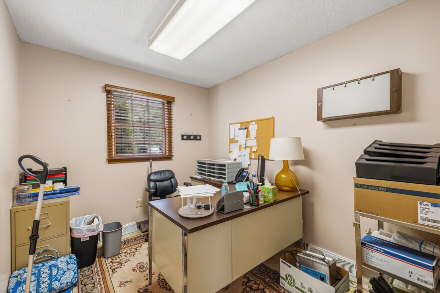 More Photos Of 690 Davison Rd, Lockport Office For Sale