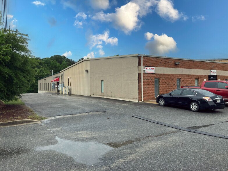More Photos Of 7980-7982 Macon Hwy, Watkinsville Flex For Lease