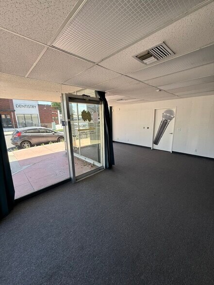 More Photos Of 2700 W Burbank Blvd, Burbank Storefront For Lease