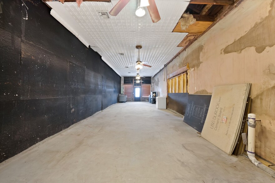 More Photos Of 204 W Mccart St, Krum Storefront Retail Office For Sale