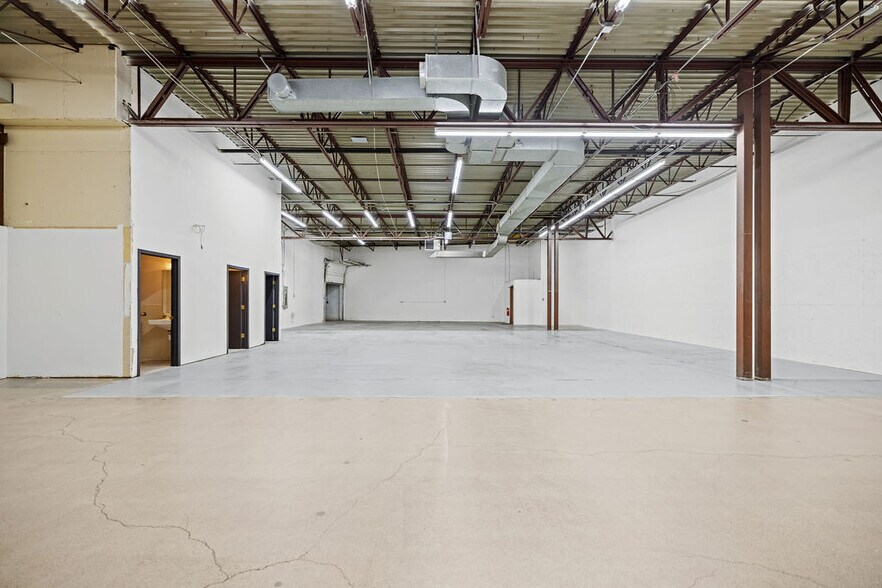 More Photos Of 7115-7149 Shady Oak Rd, Eden Prairie Light Manufacturing For Lease