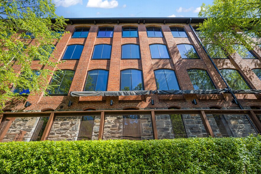 More Photos Of 1054-1066 31st St NW, Washington Unknown For Lease