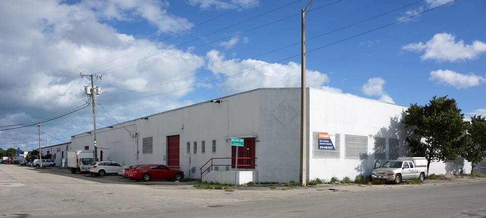 Primary Photo Of 3690 NW 52nd St, Miami Warehouse For Lease