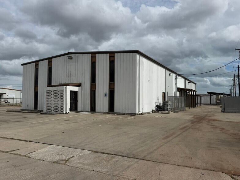 Primary Photo Of 218 Centaurus Dr, Corpus Christi Warehouse For Sale