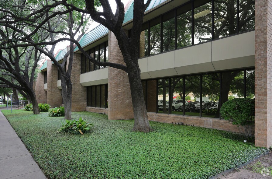 More Photos Of 2630 West Fwy, Fort Worth Office For Lease