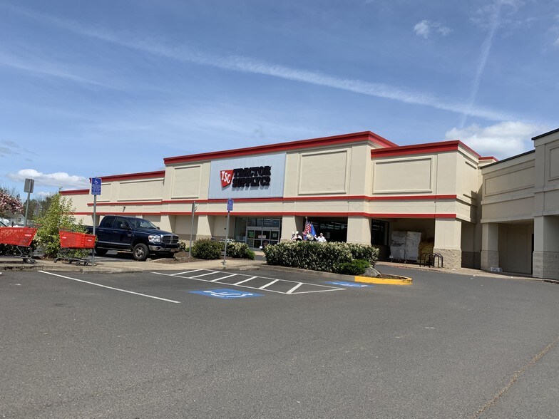 More Photos Of 328-338 Dakota St, Sutherlin General Retail For Lease