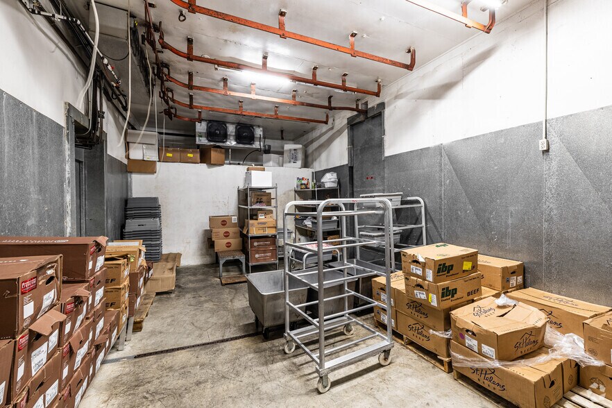 More Photos Of 1762 S Adams Dr, Madras Manufacturing For Sale