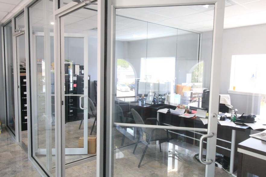 More Photos Of 5827 Star Ln, Houston Warehouse For Sale