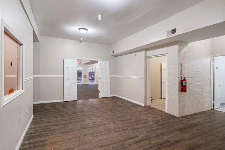 More Photos Of 4926 Marlboro Pike, Capitol Heights General Retail For Lease