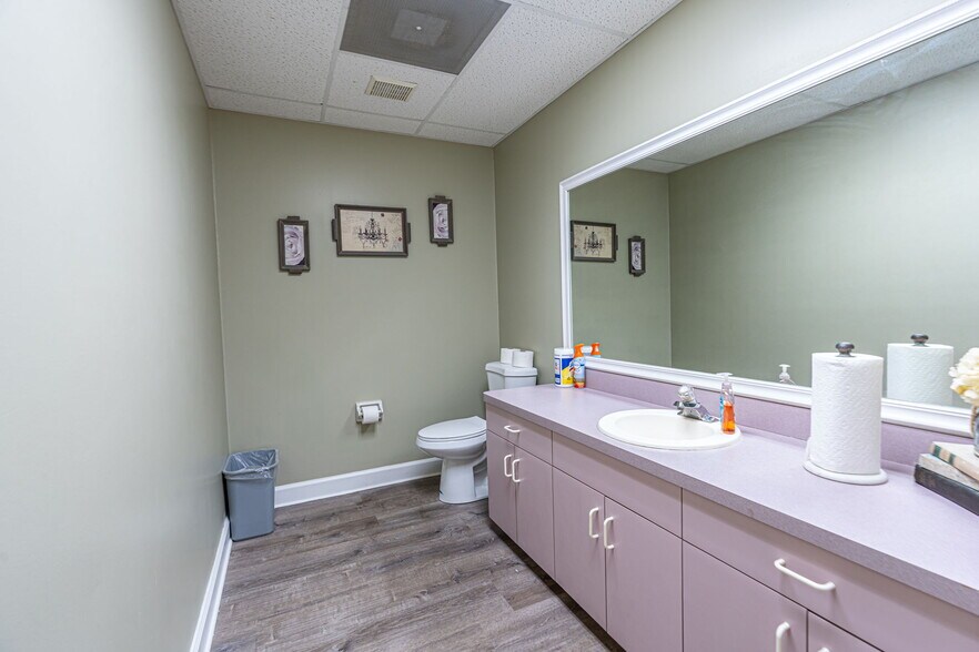 More Photos Of 150 Pondella Rd, North Fort Myers Medical For Sale