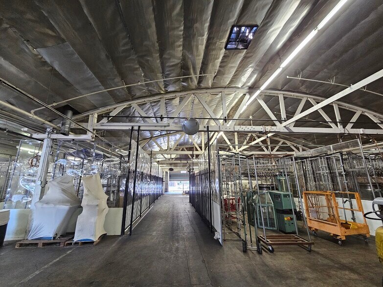 More Photos Of 1615 McGarry St, Los Angeles Warehouse For Lease