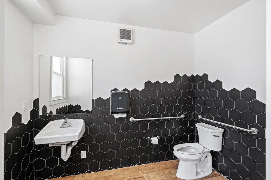 More Photos Of 629-639 S B St, San Mateo Storefront For Lease