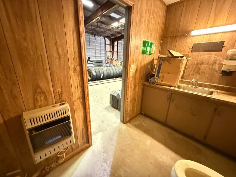 More Photos Of 12525 Old Highway 99, Seminole Warehouse For Sale
