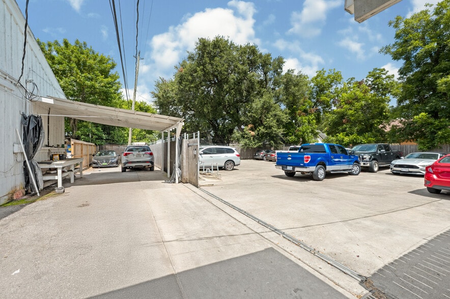 More Photos Of 411 Spencer Hwy, South Houston Auto Dealership For Lease