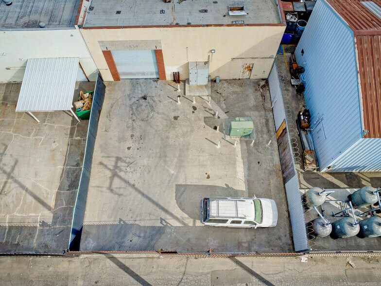 More Photos Of 15539 Vermont Ave, Paramount Manufacturing For Lease