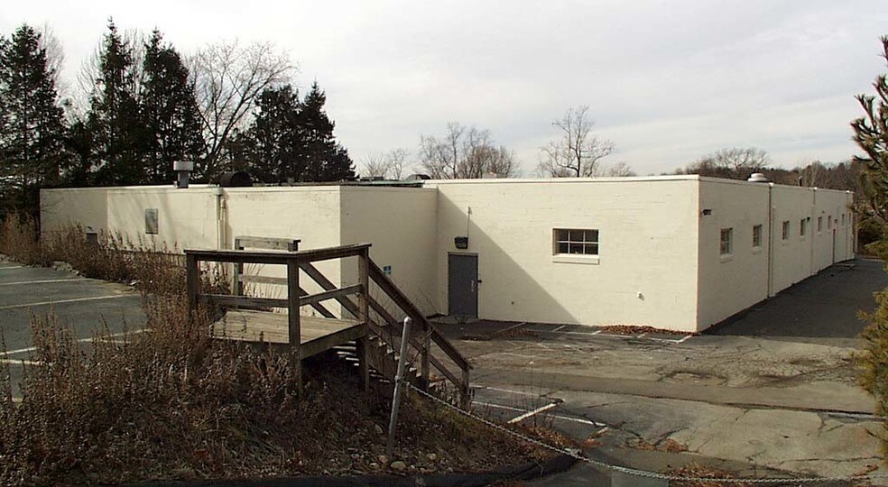 More Photos Of 273 Indian River Rd, Orange Warehouse For Lease