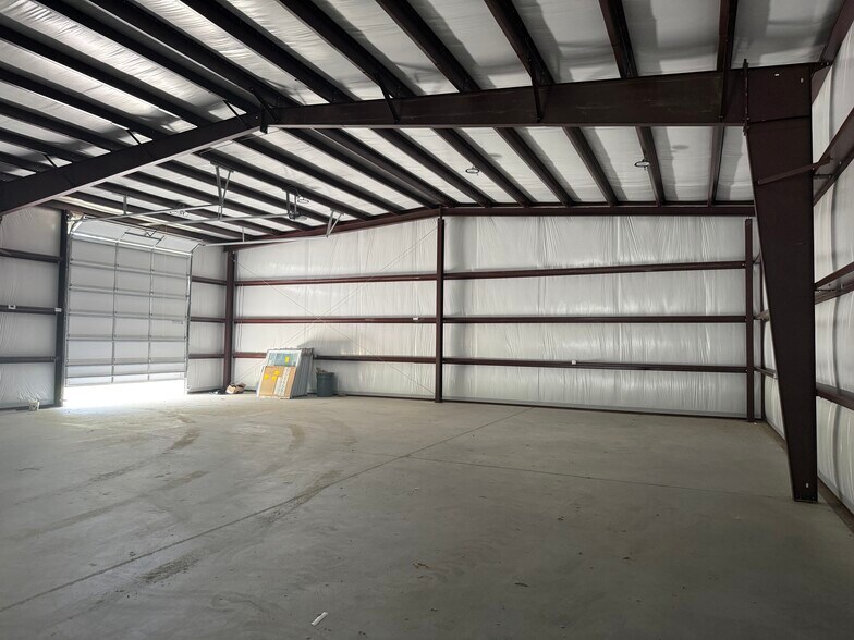More Photos Of 4834 US Highway 264 W, Washington Flex For Lease