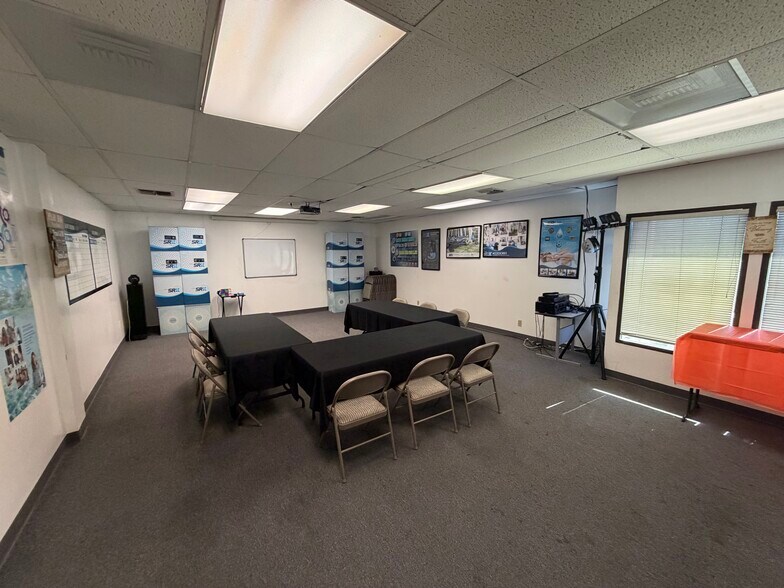 More Photos Of 17520-17538 Studebaker Rd, Cerritos Warehouse For Lease