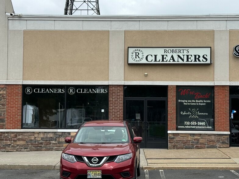 More Photos Of 881 Main St, Sayreville Freestanding For Lease