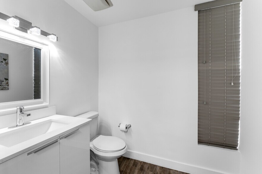 More Photos Of 8390 W Flagler St, Miami Office Residential For Lease