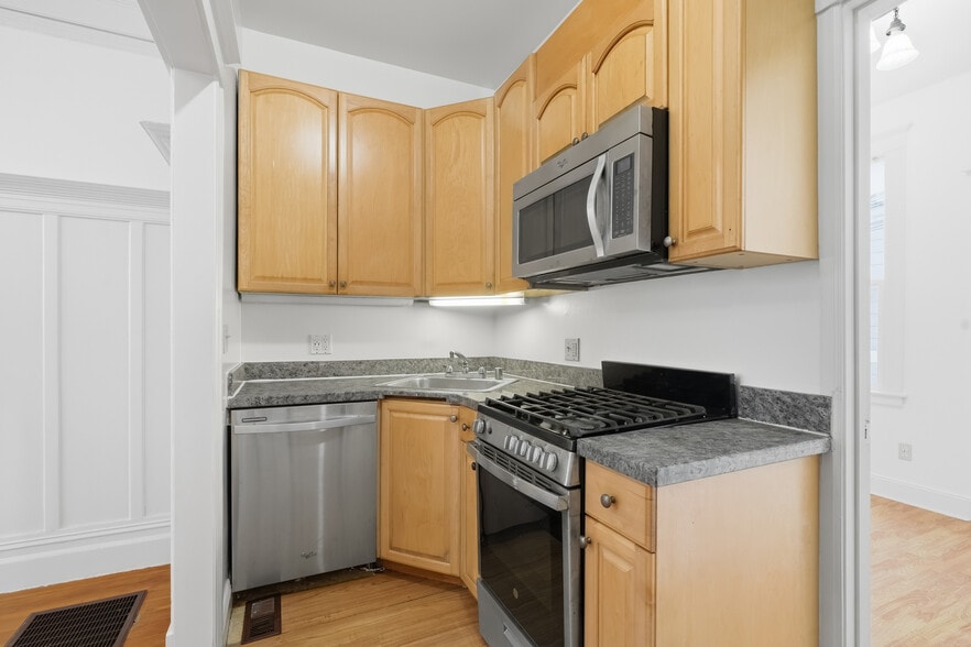 More Photos Of 561 Minna St, San Francisco Multifamily For Sale