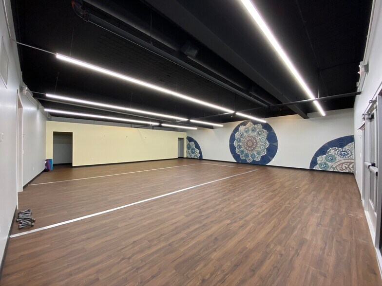 More Photos Of 615 S Front St, Mankato Storefront Retail Office For Lease