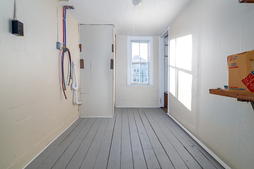 More Photos Of 367 Child St, Warren Freestanding For Sale